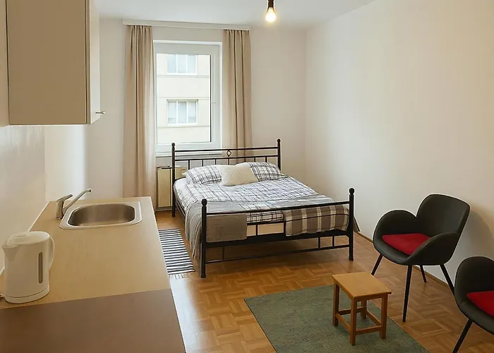 Bed & Breakfast Beenie 5